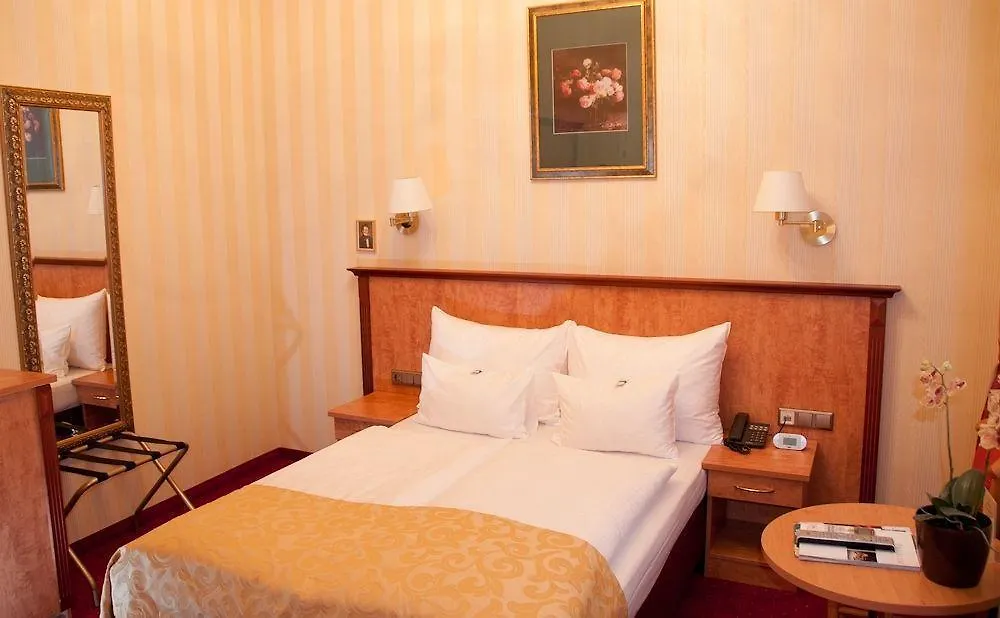 فندق Pension Opera Suites I Self Check In فيينا