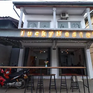 https://lucky-hostel.hotelsluangprabang.com