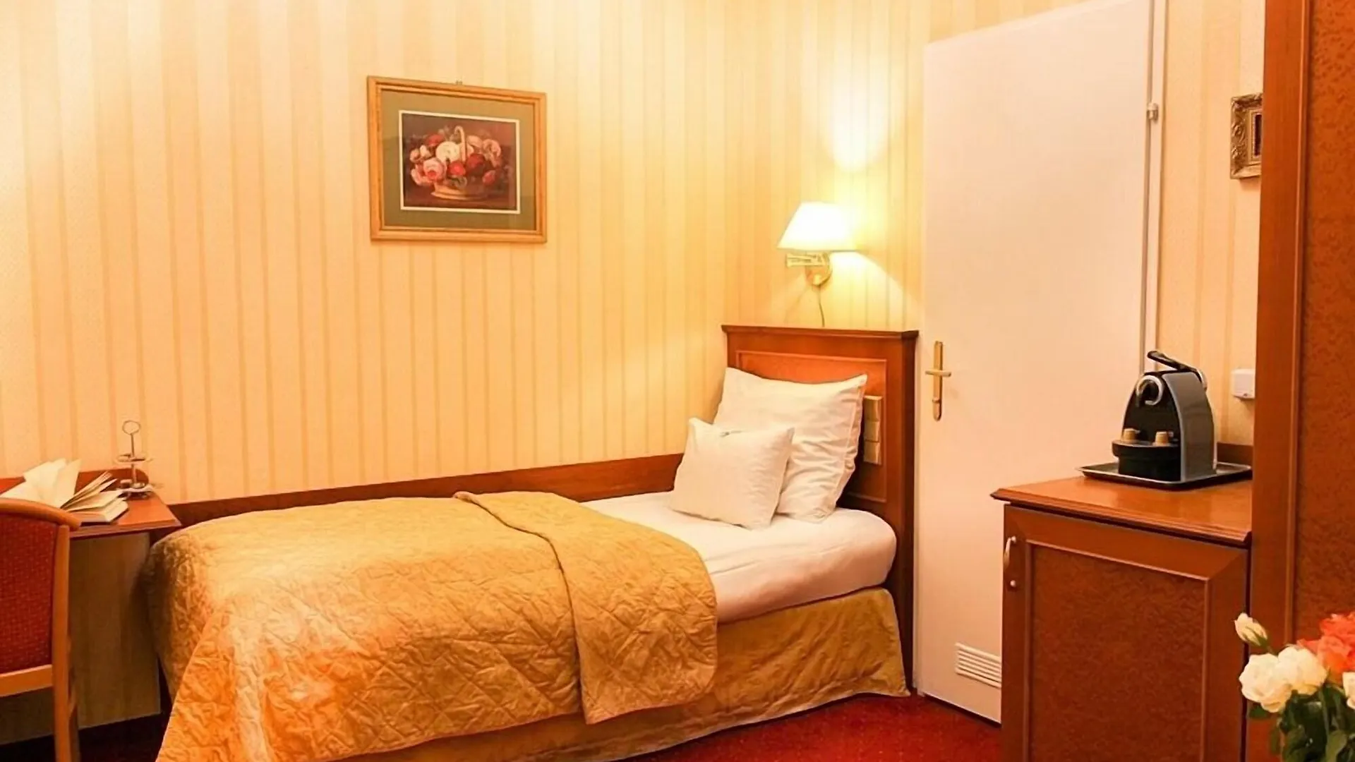 **** Hotel Opera Suites Viena Austria