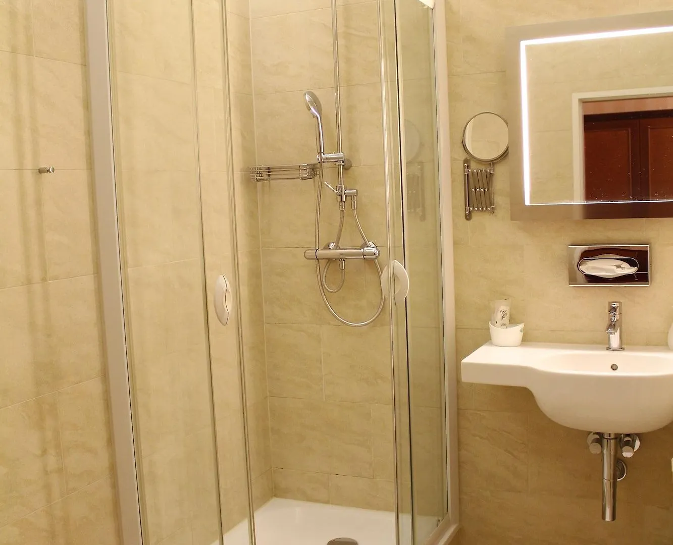 **** Hotel Pension Opera Suites I Self Check In Vienna Austria