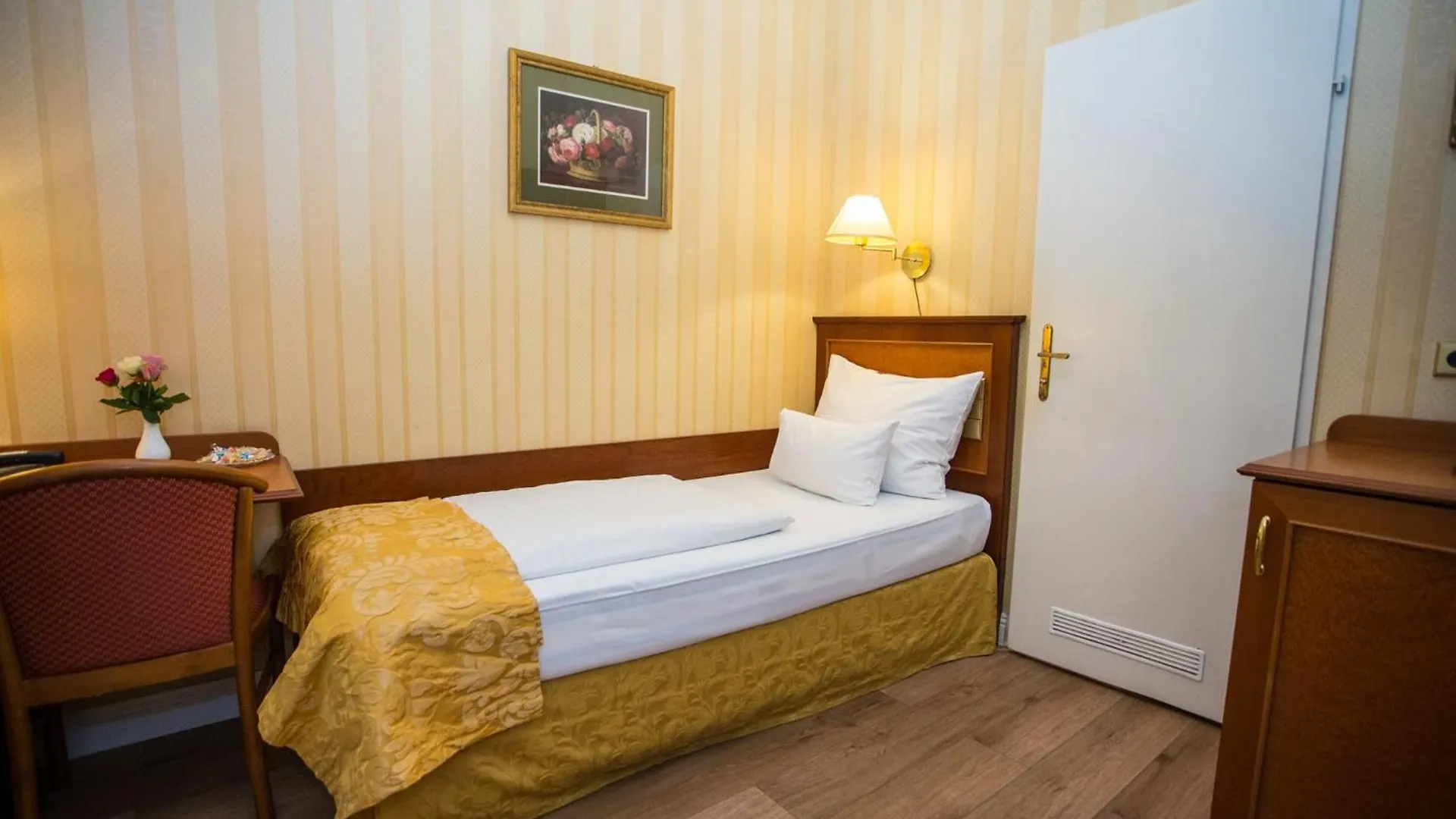 Pension Opera Suites I Self Check In Vienna