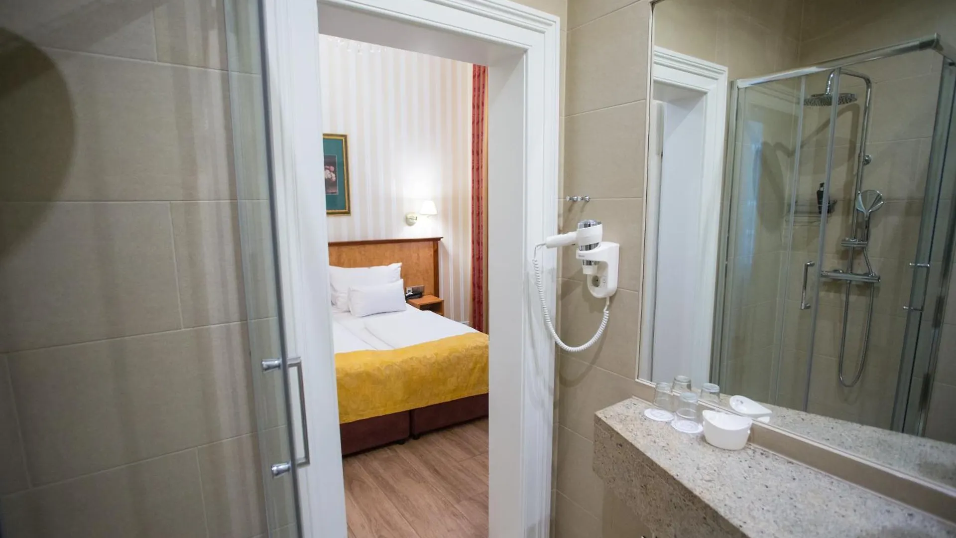 Pension Opera Suites I Self Check In Vienna Austria