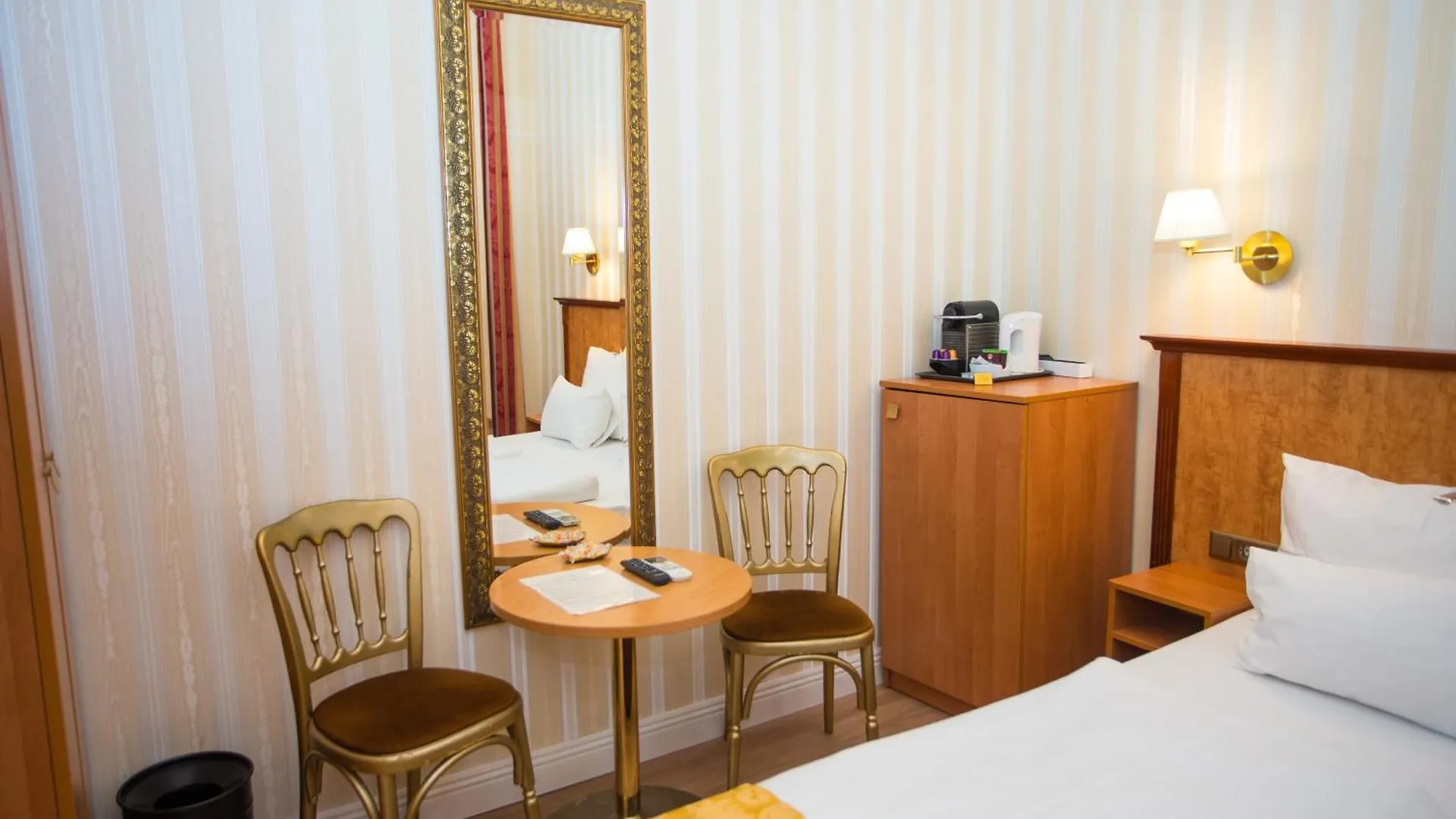 Hotel Pension Opera Suites I Self Check In Vienna