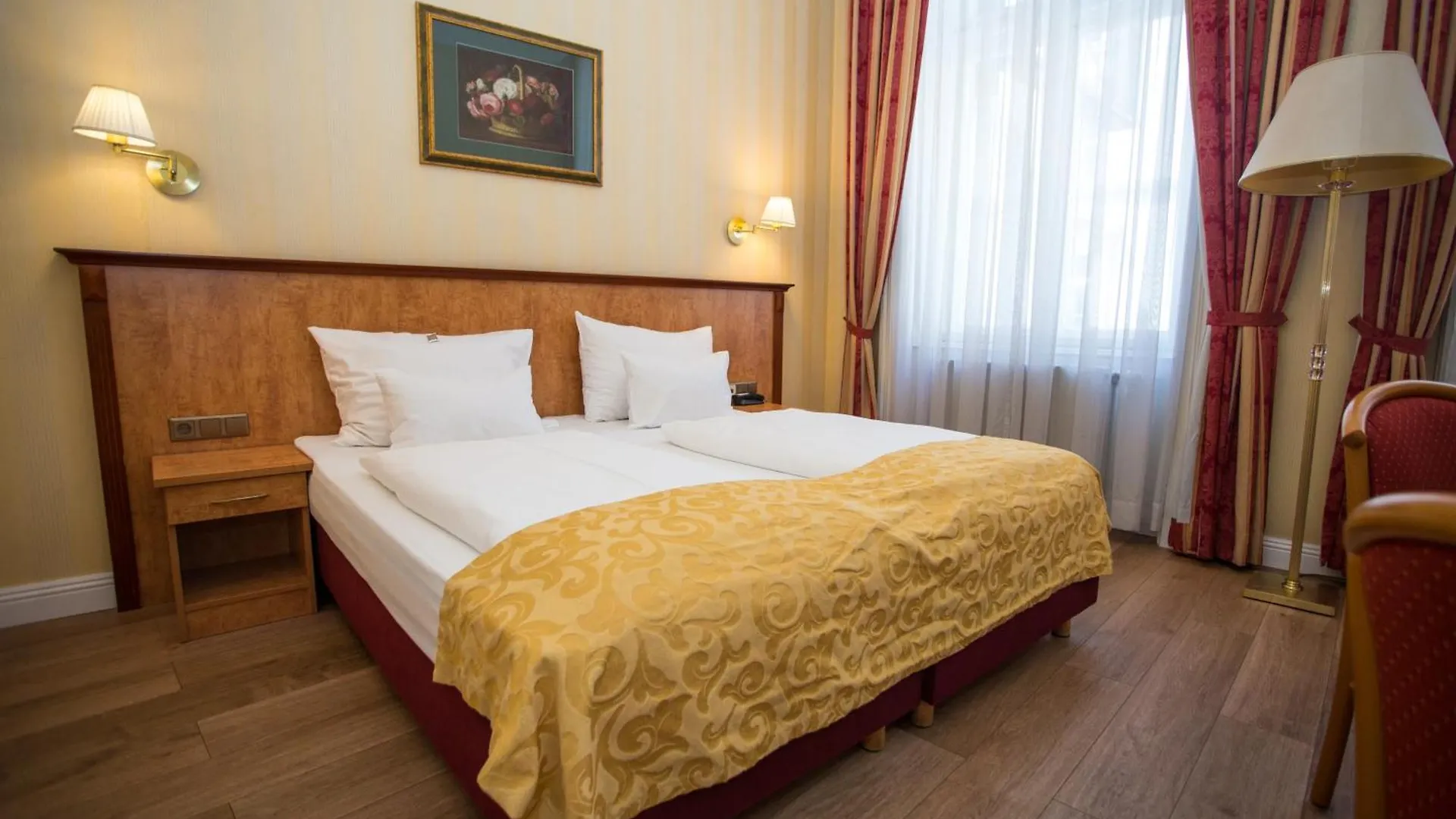 Pension Opera Suites I Self Check In Vienna 4*,