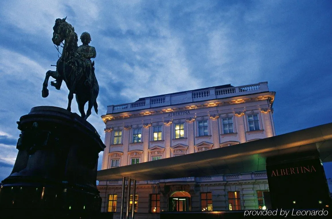 Pension Opera Suites I Self Check In Vienna