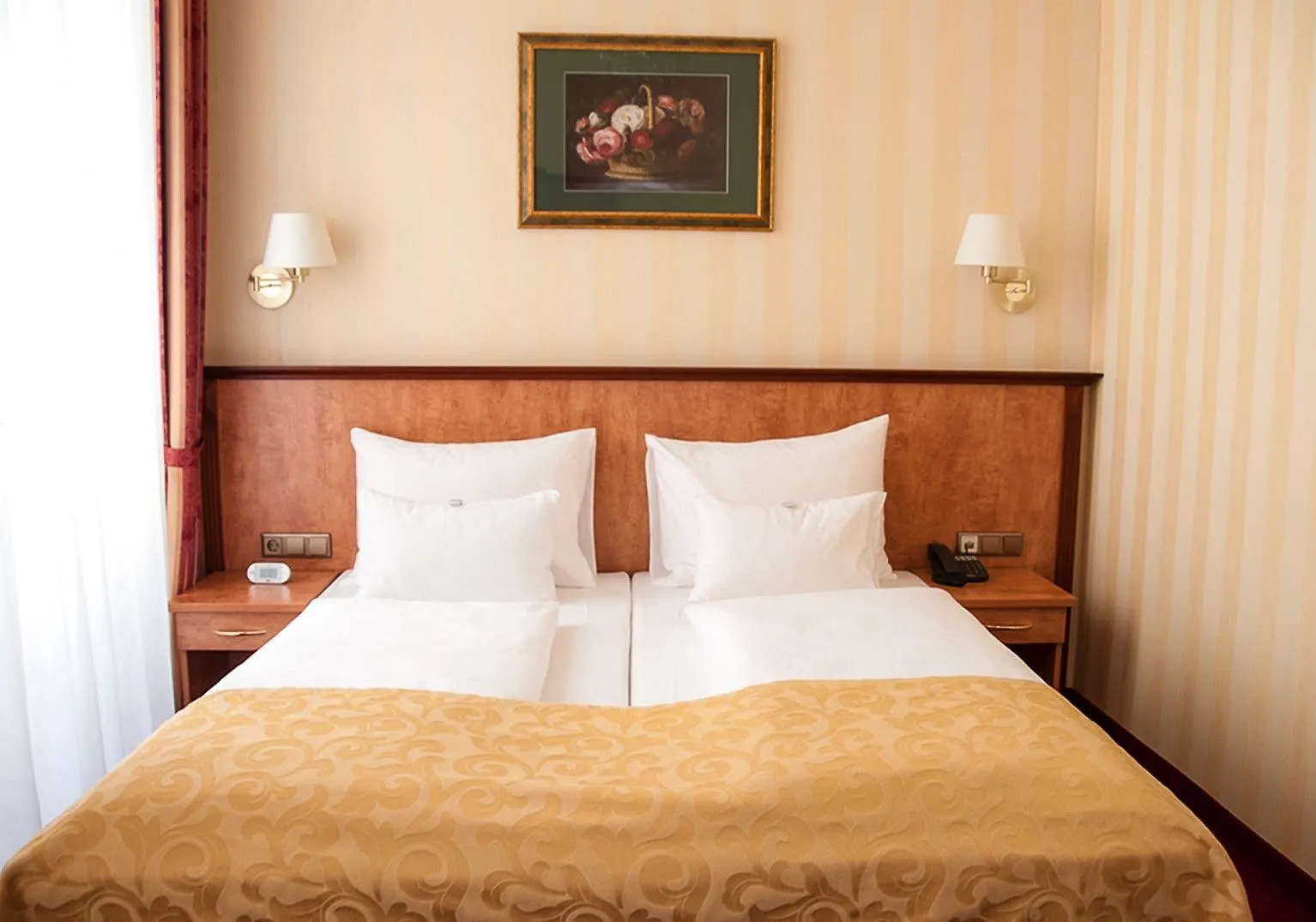 **** Hotel Pension Opera Suites I Self Check In Vienna Austria
